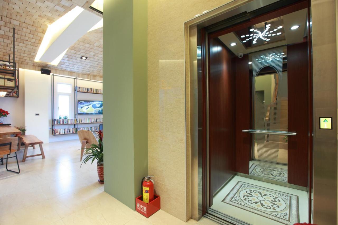 坡岸長堤民宿 Leveeside House Kota Hualien Bagian luar foto